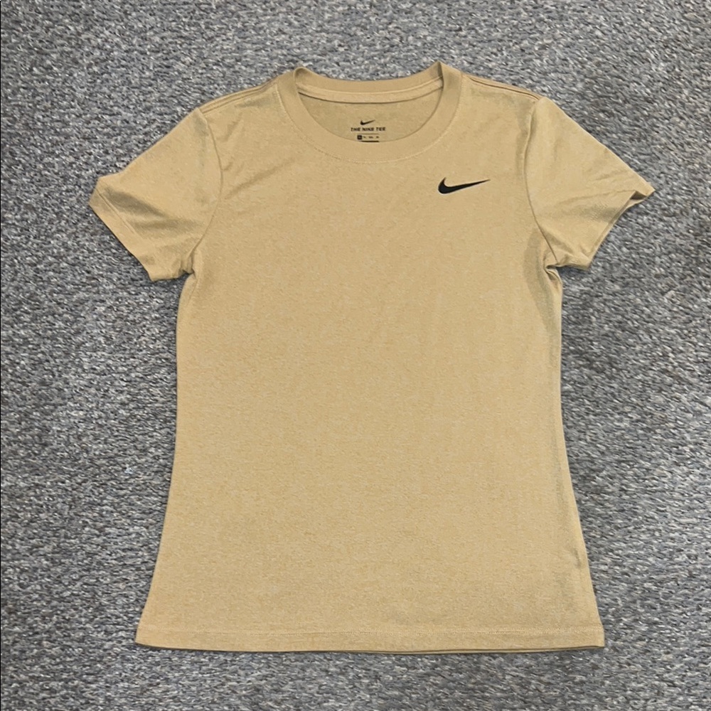 The Nike tee. Xs